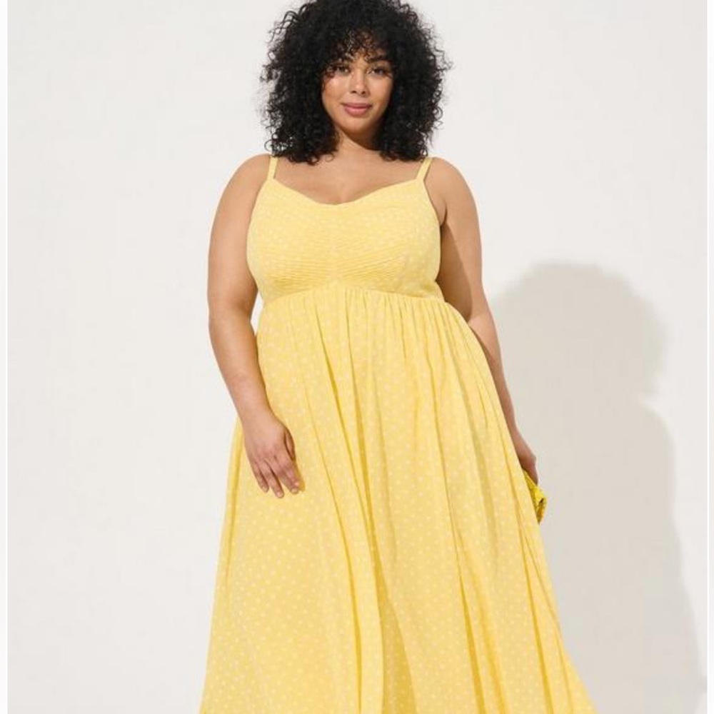 Torrid women’s Maxi Chiffon Pleated polka dot Dress yellow plus size 2 X